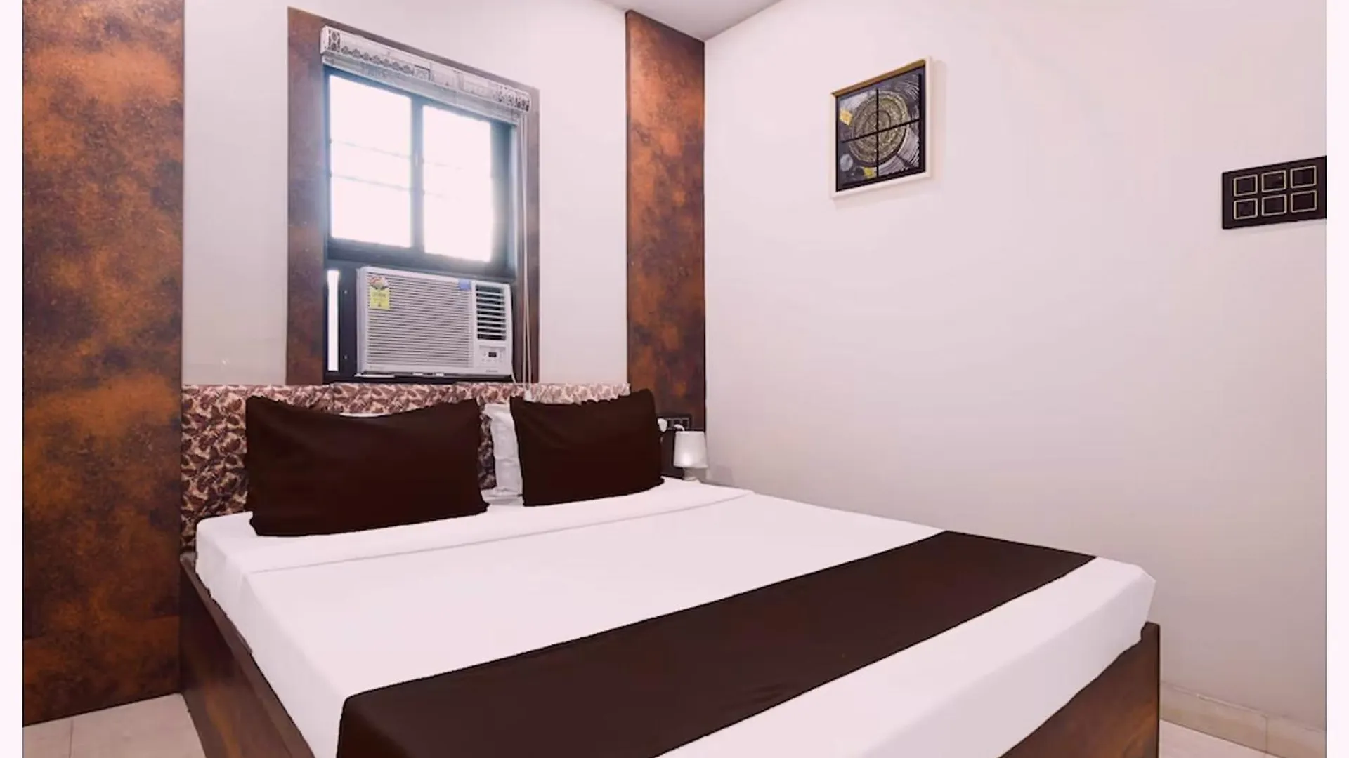 Hotel Ramashish Kutir Varanasi Near Kashi Vishwanath Temple & Ganga Ghat #Fully Air Conditioning #Free Wi-Fi #Restaurant #Parking #Room Service #Premium Hotel In Varanasi