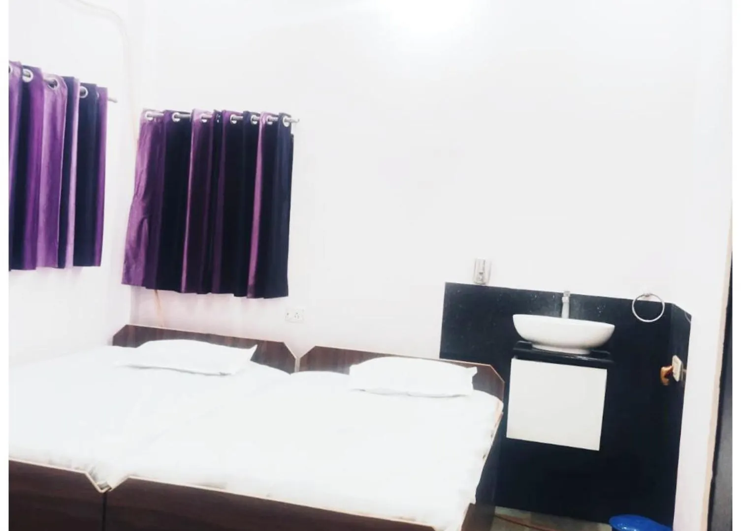 Hotel Ramashish Kutir Varanasi Near Kashi Vishwanath Temple & Ganga Ghat #Fully Air Conditioning #Free Wi-Fi #Restaurant #Parking #Room Service #Premium Hotel In Varanasi India