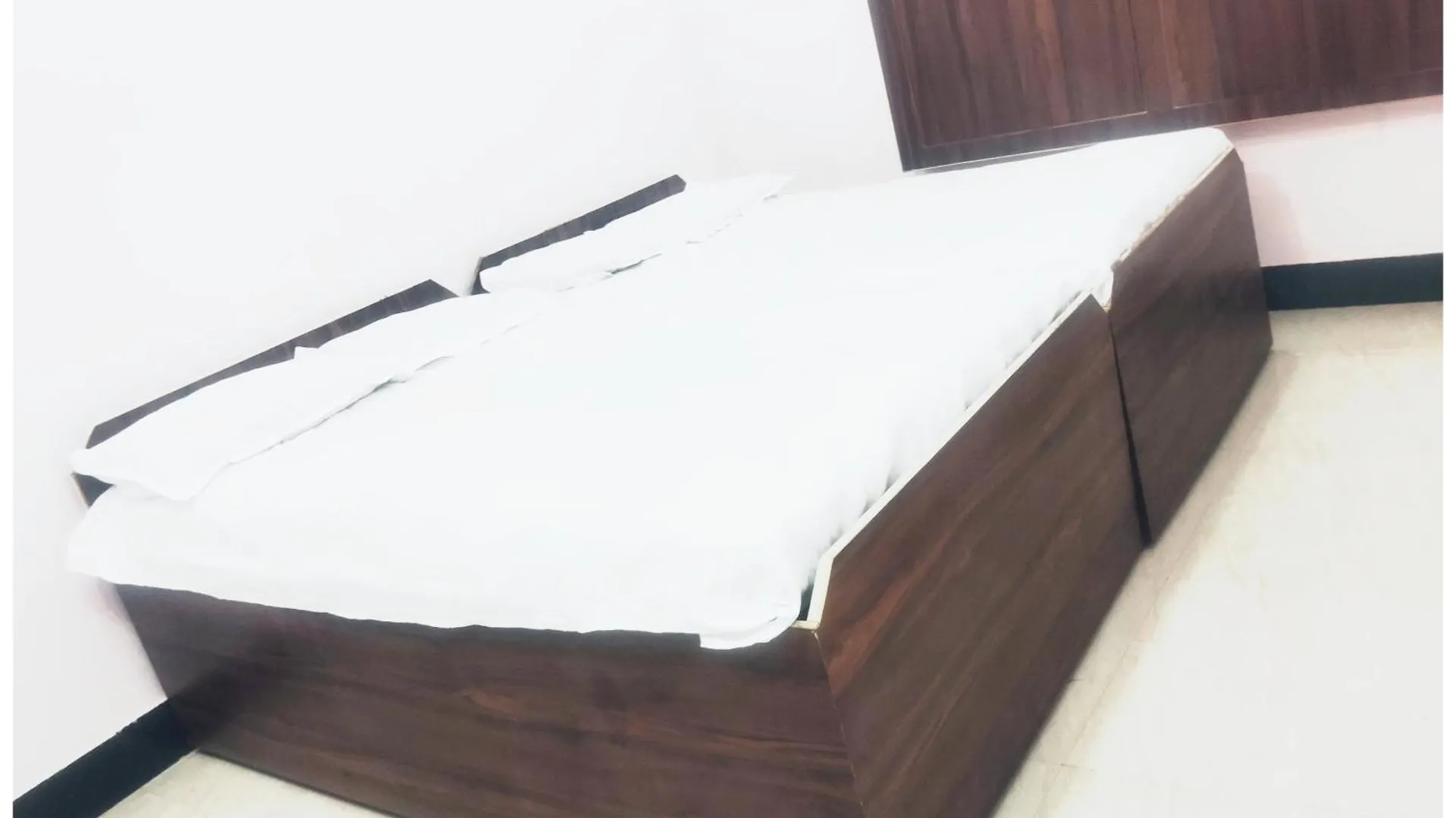 Hotel Ramashish Kutir Varanasi Near Kashi Vishwanath Temple & Ganga Ghat #Fully Air Conditioning #Free Wi-Fi #Restaurant #Parking #Room Service #Premium Hotel In Varanasi 0*,